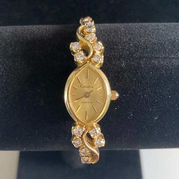 Geneve quartz watch in white & yellow gold with 1 cttws diamonds - Picture 1 of 8